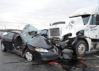 What to Do in Case of a Truck Accident?