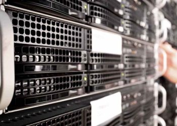 4 Factors to Consider Before Choosing a Hosting Provider