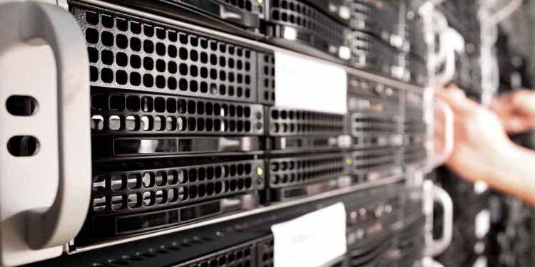 4 Factors to Consider Before Choosing a Hosting Provider