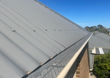 5 Simple Ways that Gutter Guards Make Roof Maintenance a Breeze