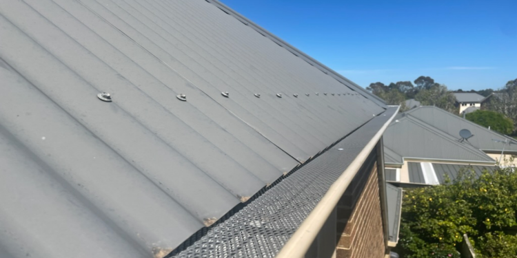 5 Simple Ways that Gutter Guards Make Roof Maintenance a Breeze