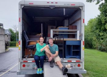 Pros and Cons of a U-Haul Versus a Truck Moving Service